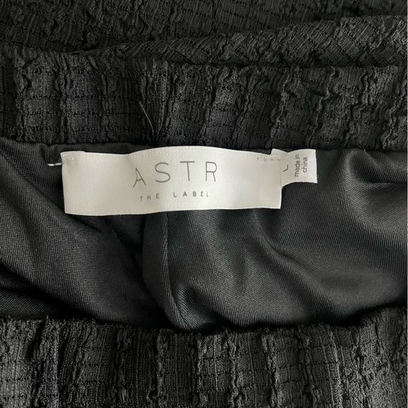 ASTR THE LABEL Zoe Black Textured Pull-On Flare Pants - Picture 10 of 12